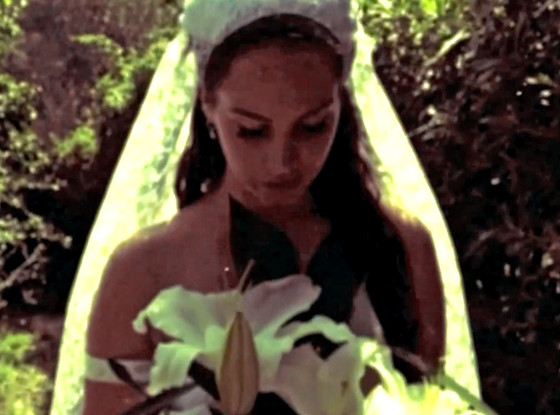 A Lana Del Rey la dejan plantada en el altar (Video)