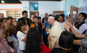 El Papa pide a los jóvenes asiáticos que defiendan los valores cristianos