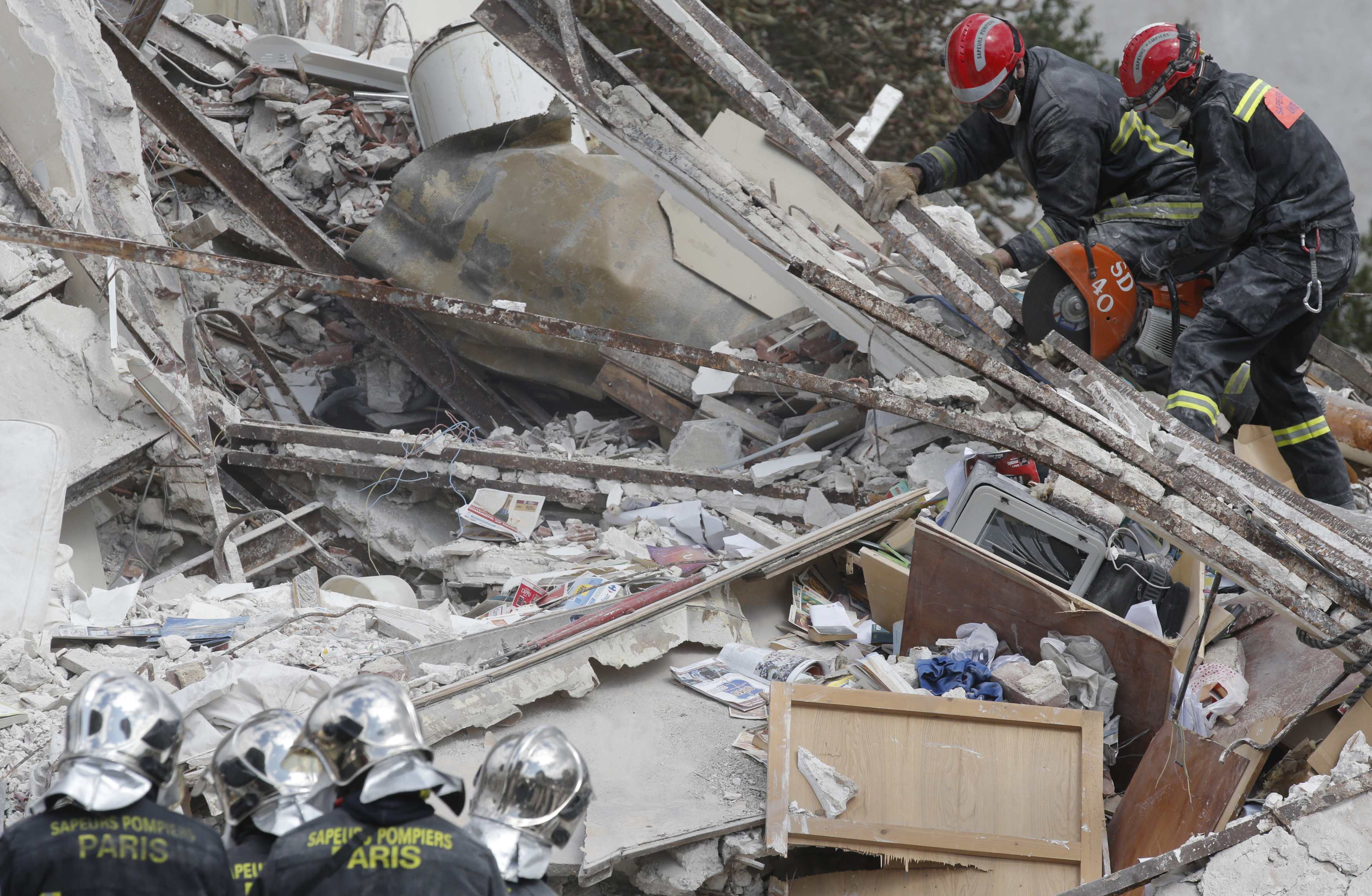 Seis muertos en explosión y derrumbe de un edificio cerca de París