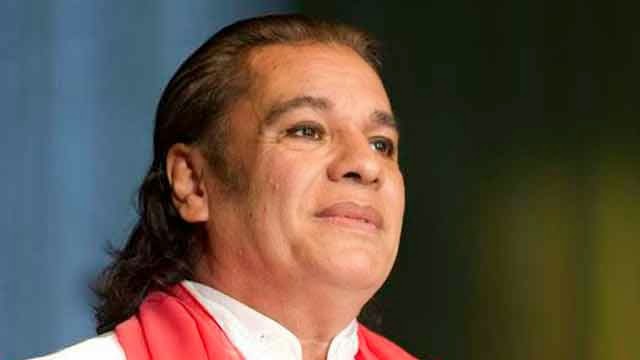 Nueva foto de Juan Gabriel alimenta teoría de que está vivo