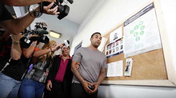 Don Omar sale en libertad con grillete eléctrico