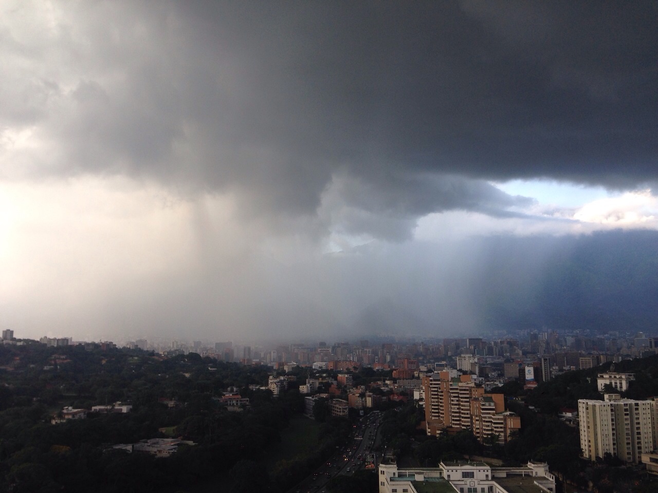 Caracas bajo el palo de agua (Foto)