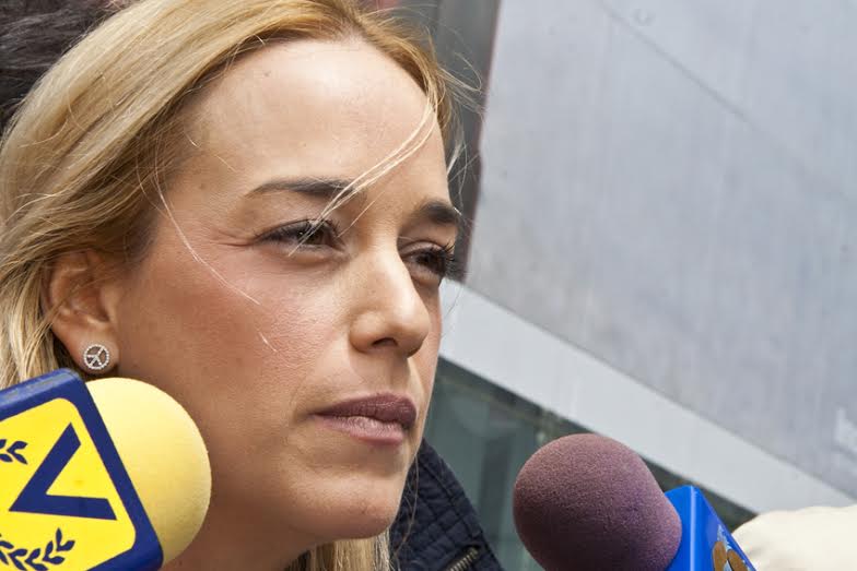 Lilian Tintori alerta sobre operativo armado que ingresó a celda de Leopoldo López