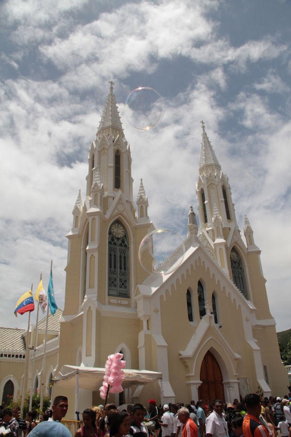 Al menos 19 bandas desfilaron en honor a la Virgen del Valle en Margarita