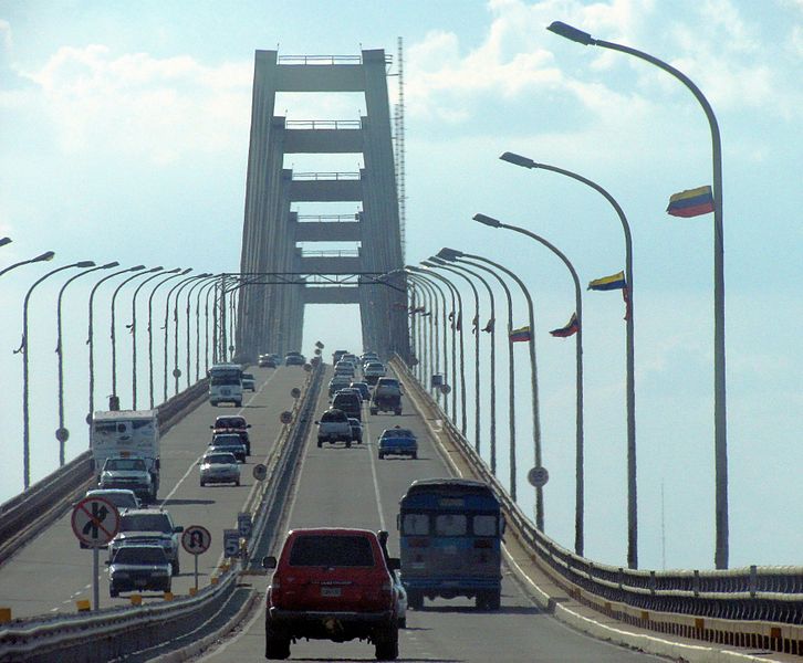 Transportistas aseguran que no tienen ni vigilancia ni grúas en el Puente sobre el Lago