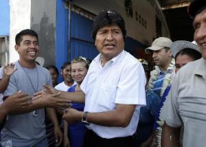Evo Morales viaja al Vaticano para Encuentro Mundial de Movimientos Sociales