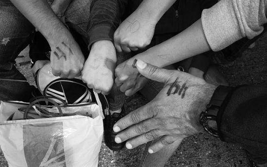 Colas por un electrodoméstico, en blanco y negro (Fotos)