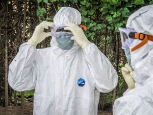 El Gobierno italiano repatría al médico contagiado de ébola en Sierra Leona