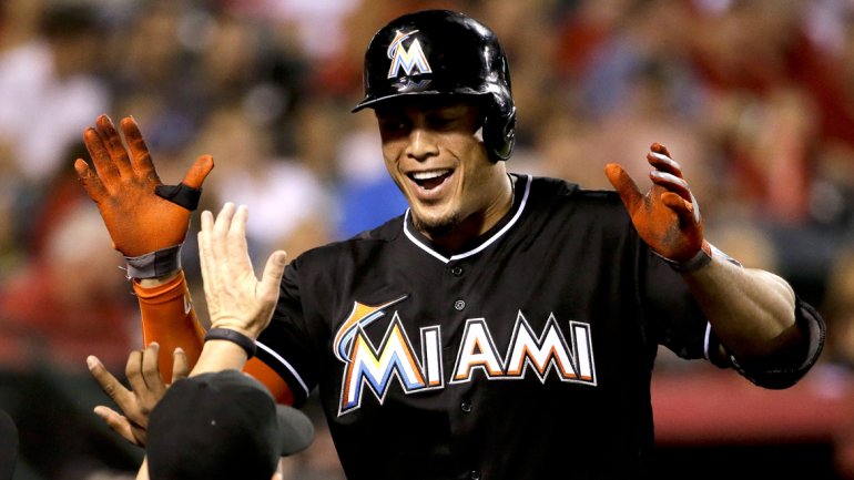 Stanton firma el contrato más elevado de la historia de la MLB