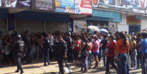 Tensa calma en Puerto La Cruz tras intento de saqueo (Fotos)