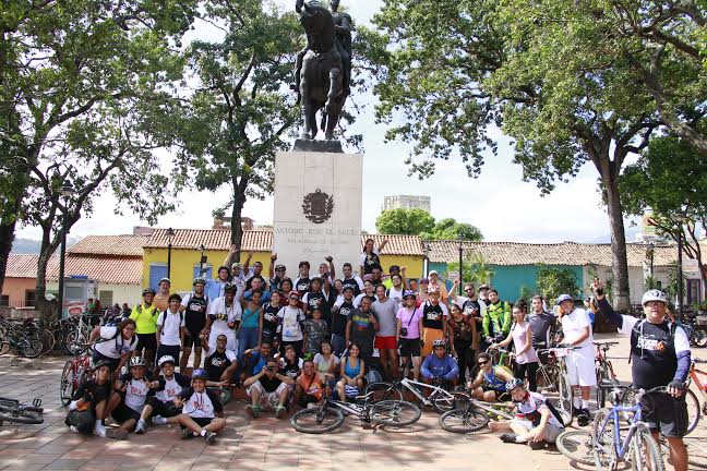 Biciturismo Caracas llegó hasta el Casco Colonial de Petare (Fotos)