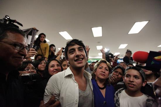 Así reciben a Adán Cortés Salas el joven que irrumpió en Premio Nobel (Fotos)