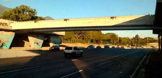 Reabierto el paso por la Autopista Francisco Fajardo