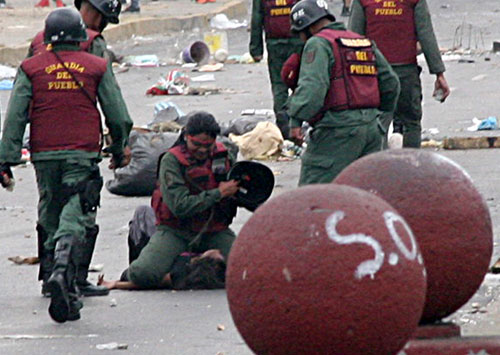 “El Gobierno ha emprendido una feroz y sistemática arremetida contra la mujer venezolana”