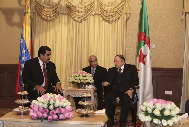 Por la mirada del presidente de Argelia, ¿qué le habrá pedido Maduro? (fotodetalles)