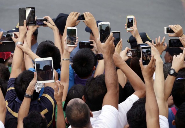 PAPA-GIRA-SMARTPHONES FOTOGALERIA