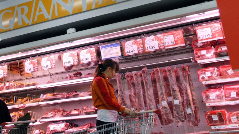 Gobierno argentino desmiente caída de consumo y exportación de carne en 2014