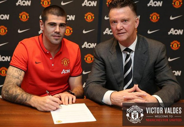 Víctor Valdés ficha por el Manchester United