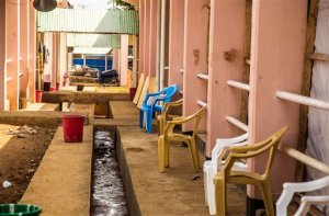 Casos ébola causan mini cuarentena en capital Sierra Leona