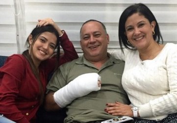 Reaparece Diosdado Cabello luego de una supuesta operación en su muñeca (Foto)