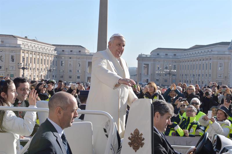 Papa Francisco abre con procesión en Roma actos del miércoles de ceniza