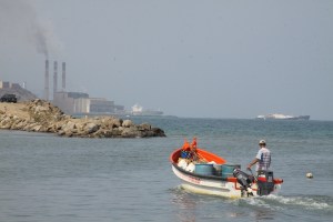 Pescadores de Vargas azotados por banda roba motores