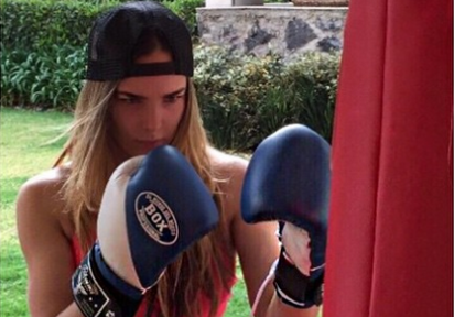 Belinda revoluciona Instagram mostrando su cuerpazo entrenando box (Foto)