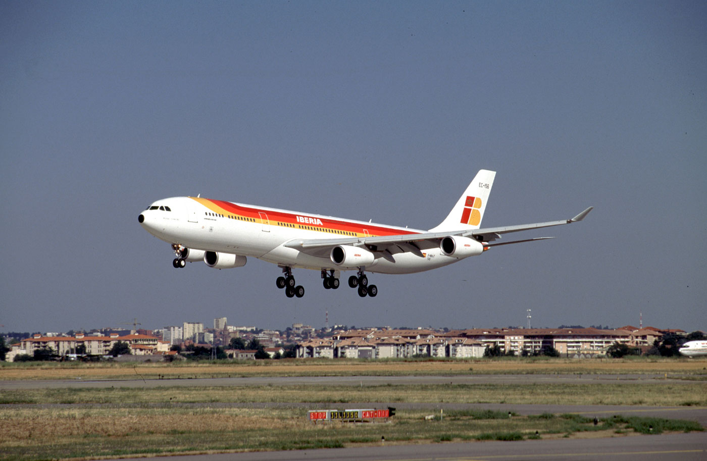 Iberia no estima suspender ruta que mantiene en Venezuela