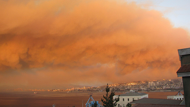 Decretan alerta roja en Valparaíso por incendio