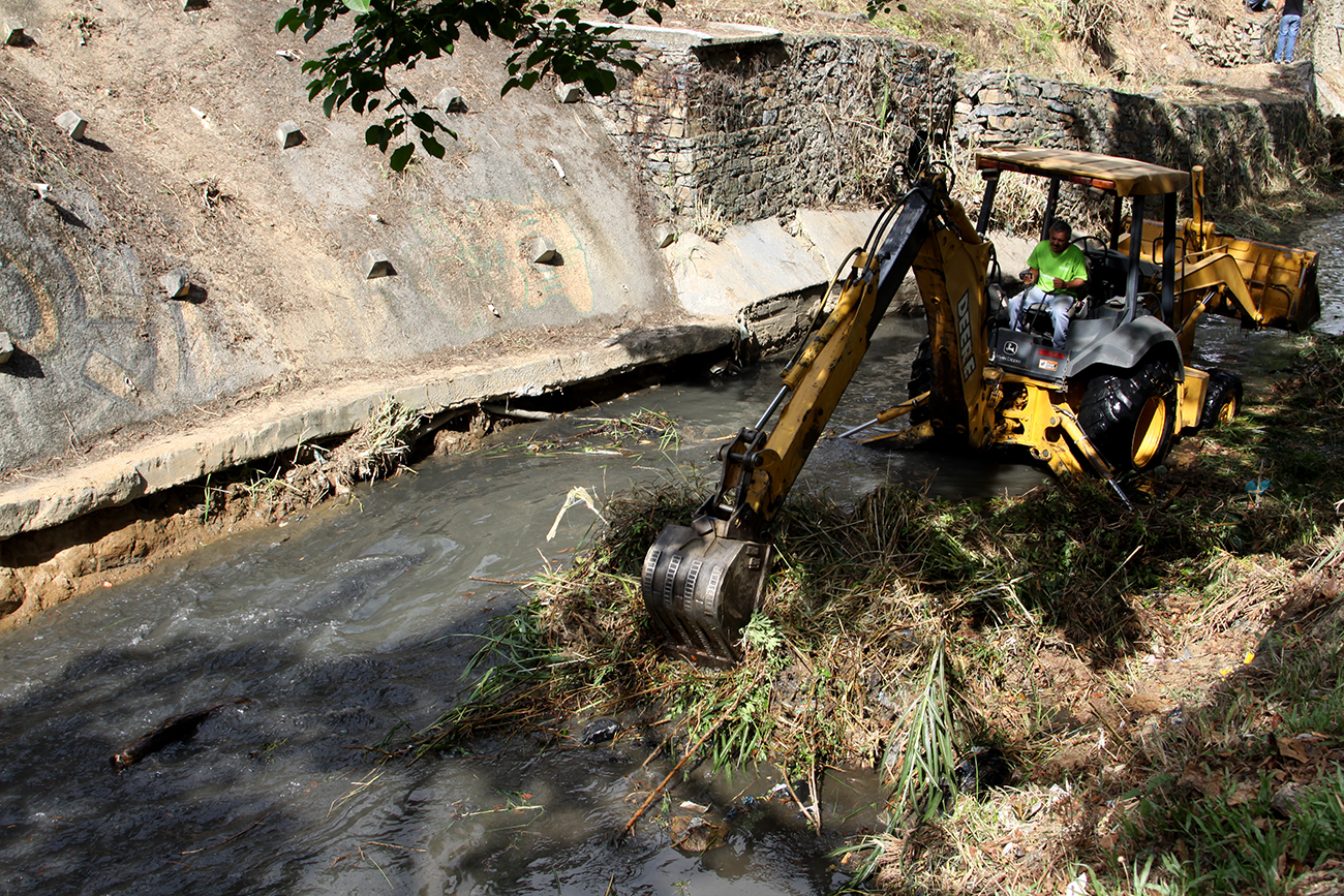 Avanza limpieza de drenajes en Baruta