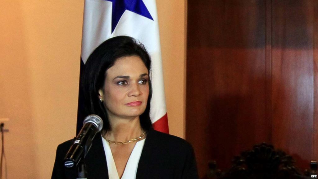 Panamá evalúa retirar a su embajador en Venezuela