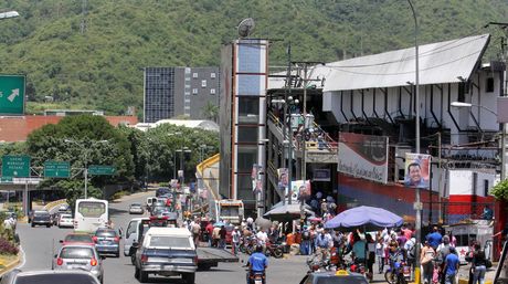 Retrasos en terminales de Caracas por escasez de combustible
