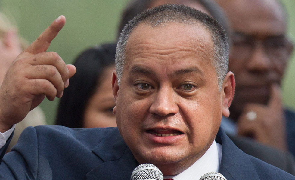 Cabello investiga permiso de Sony para serie de Hugo Chávez