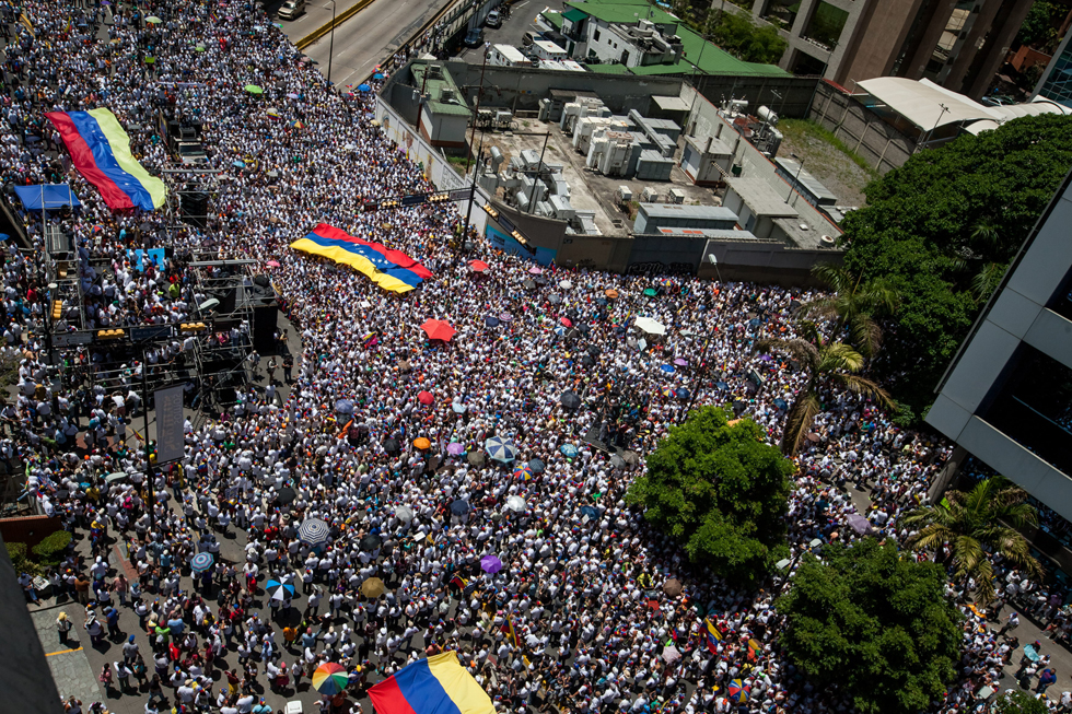 El Nuevo Herald: A prueba la tesis de una salida electoral en Venezuela