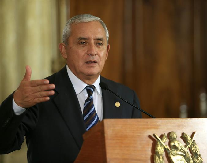 Presidente de Guatemala remueve ministros entre escándalos de corrupción