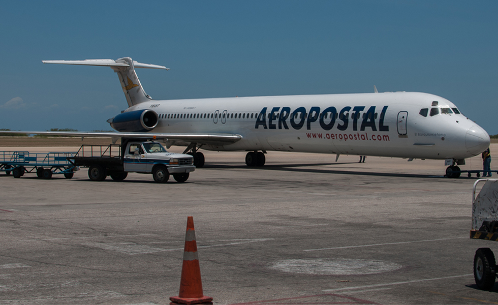 Revelan conversación en torre de control tras incendio del motor de avión de Aeropostal