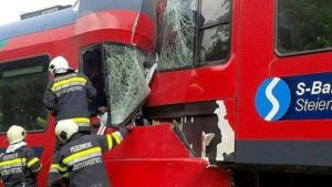 Un muerto y nueve heridos al chocar en Austria dos trenes