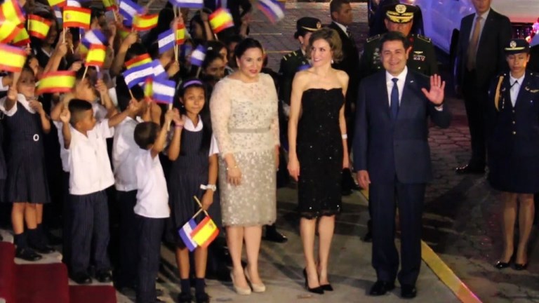 En video: Reina de España visita Honduras