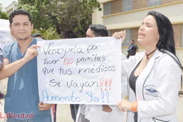 Médicos de Pariata exigen aumento de sueldo y discusión de contrato colectivo
