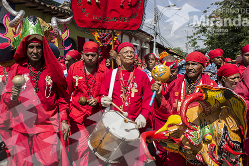 Diablos Danzantes se preparan para rendir homenaje al Santísimo Sacramento (Fotos)