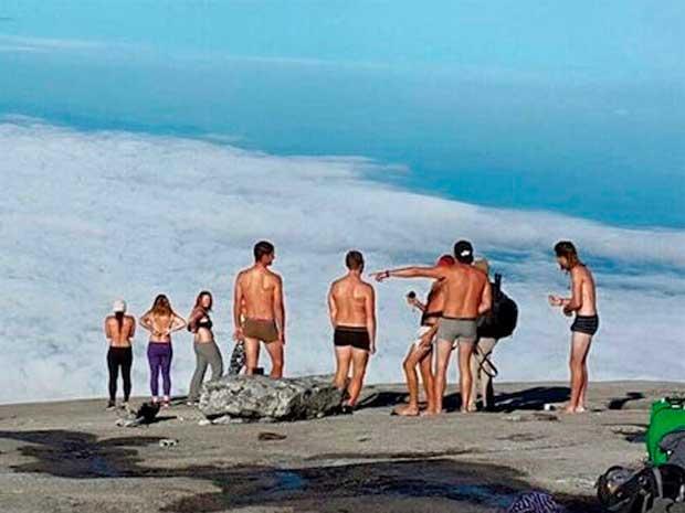 Los 4 turistas detenidos se declaran culpables de posar desnudos en Malasia