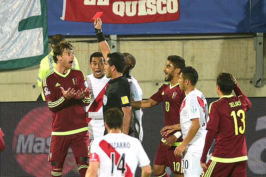 Dudosa tarjeta roja condicionó derrota de la Vinotinto ante Perú 1 por 0