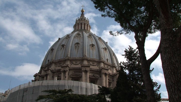 Vaticano abrirá primer juicio por pederastia (Video)