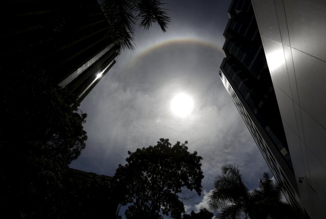 caracas halo solar oscuridad