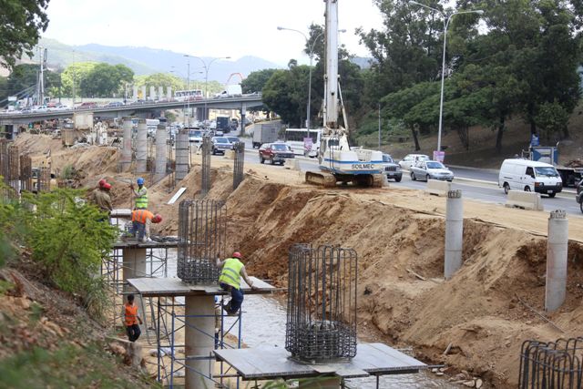 Habilitarán canal de contraflujo nocturno en la Valle-Coche