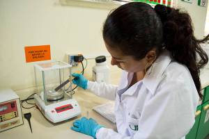 Colegio de Bionalistas alertó sobre escasez de reactivos en 80% de los laboratorios