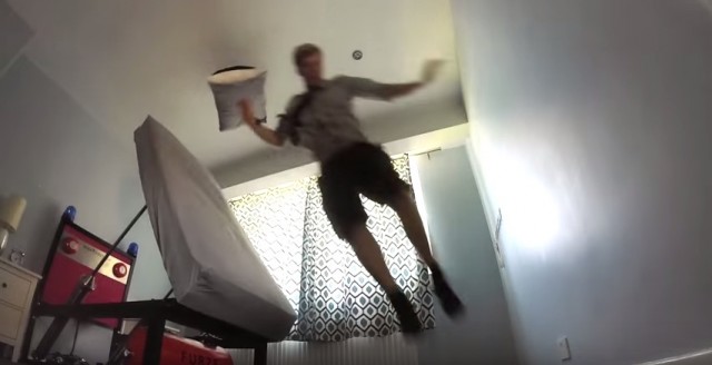 Con esta cama jamás podrás quedarte dormido (VIDEO)