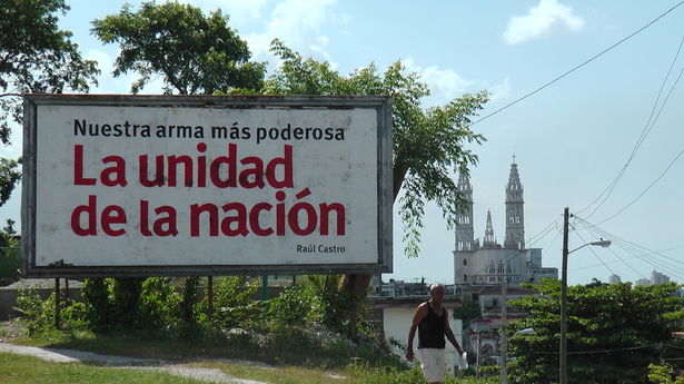 La Habana se queda sin vallas antiimperialistas (Fotos)