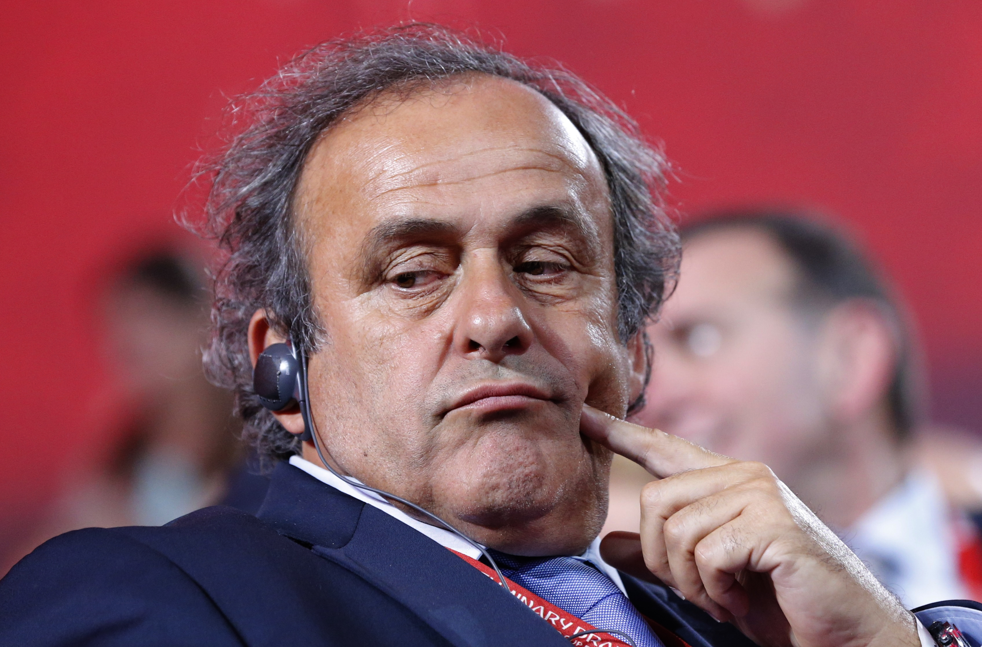 Platini habría recibido una obra de Picasso como regalo de un oligarca ruso