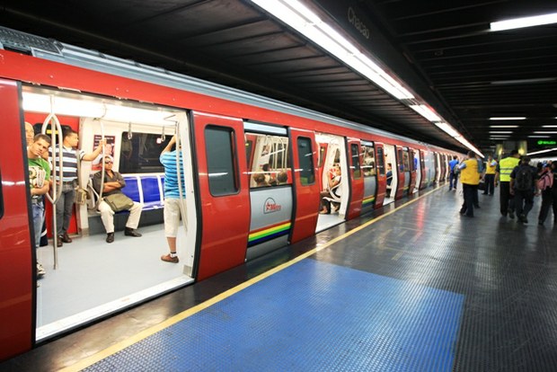 Reportan retraso en Línea 1 del Metro